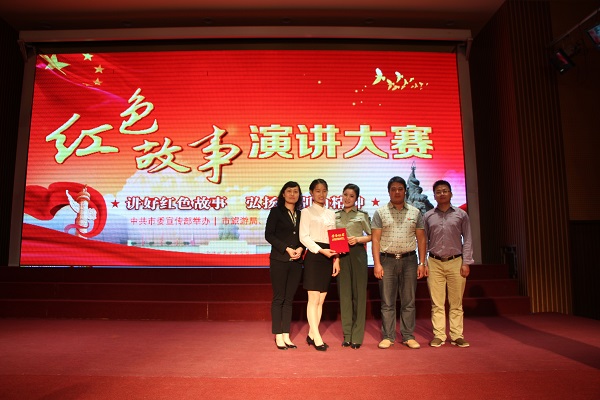 2017052513502146.jpg 领导老师与员工合影.JPG